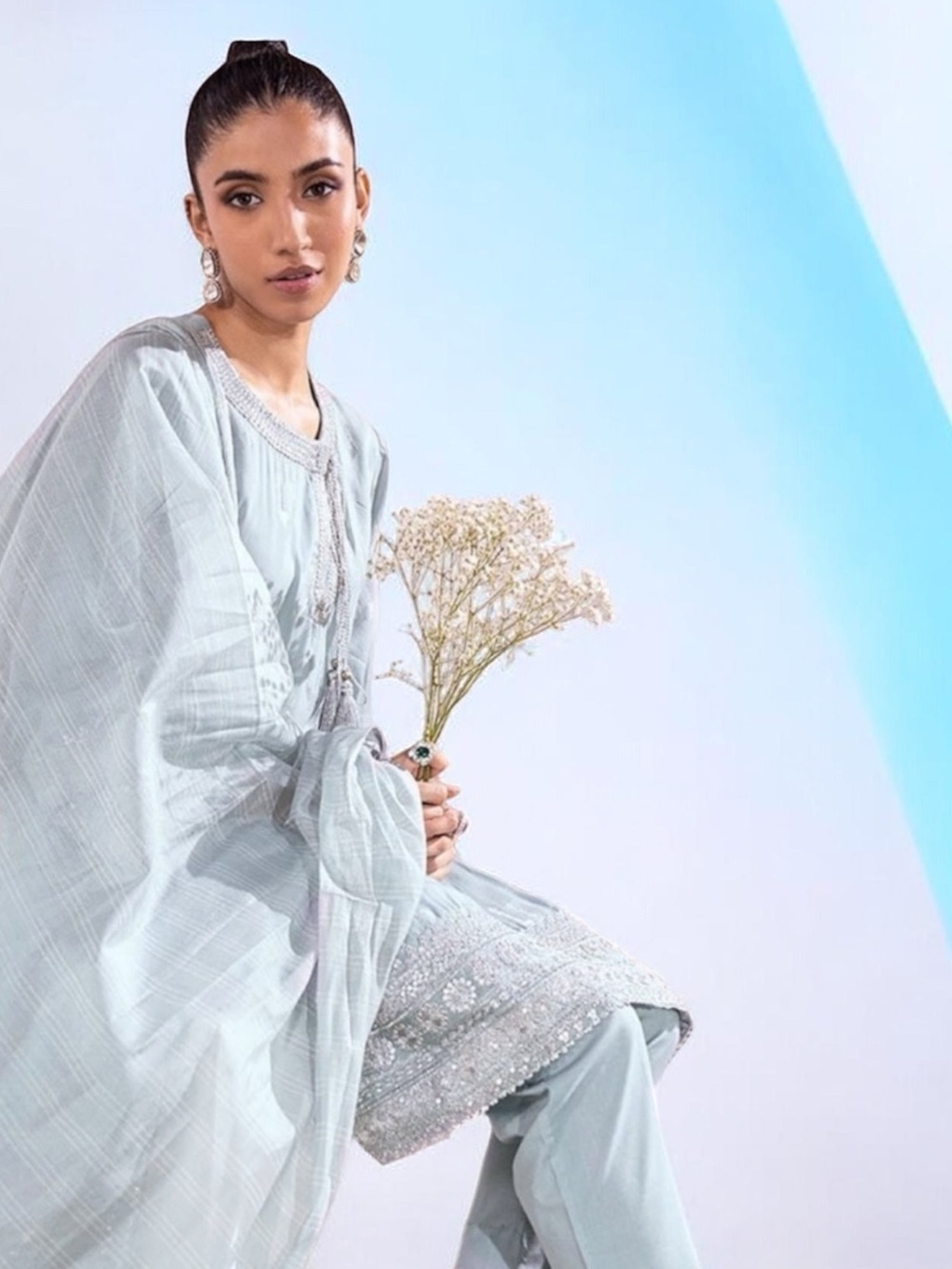 Pakistani Designer Alkaram Dress 2Pc - Picture 3 of 5